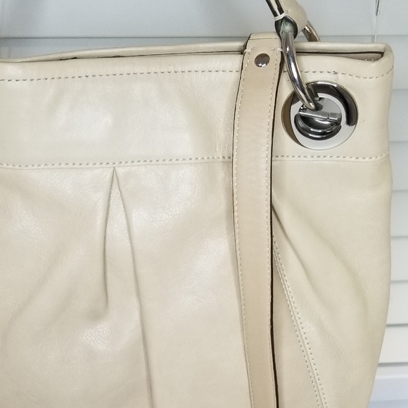 Coach crossover purse cream color medium size - Picture 3 of 7